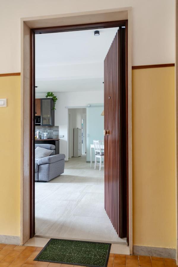 Appartamento Tutto Ristrutturato แตร์ราชินา ภายนอก รูปภาพ
